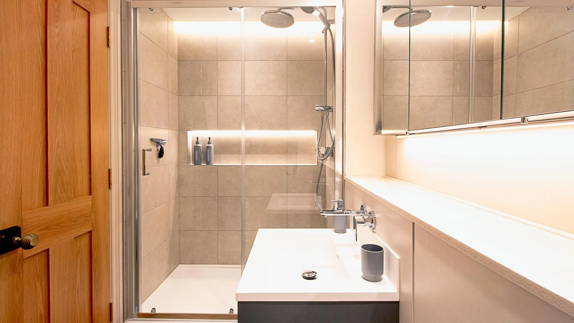 Lovely And Newly Refurbished 2Bd Home Maze Hill London 0*,  United Kingdom