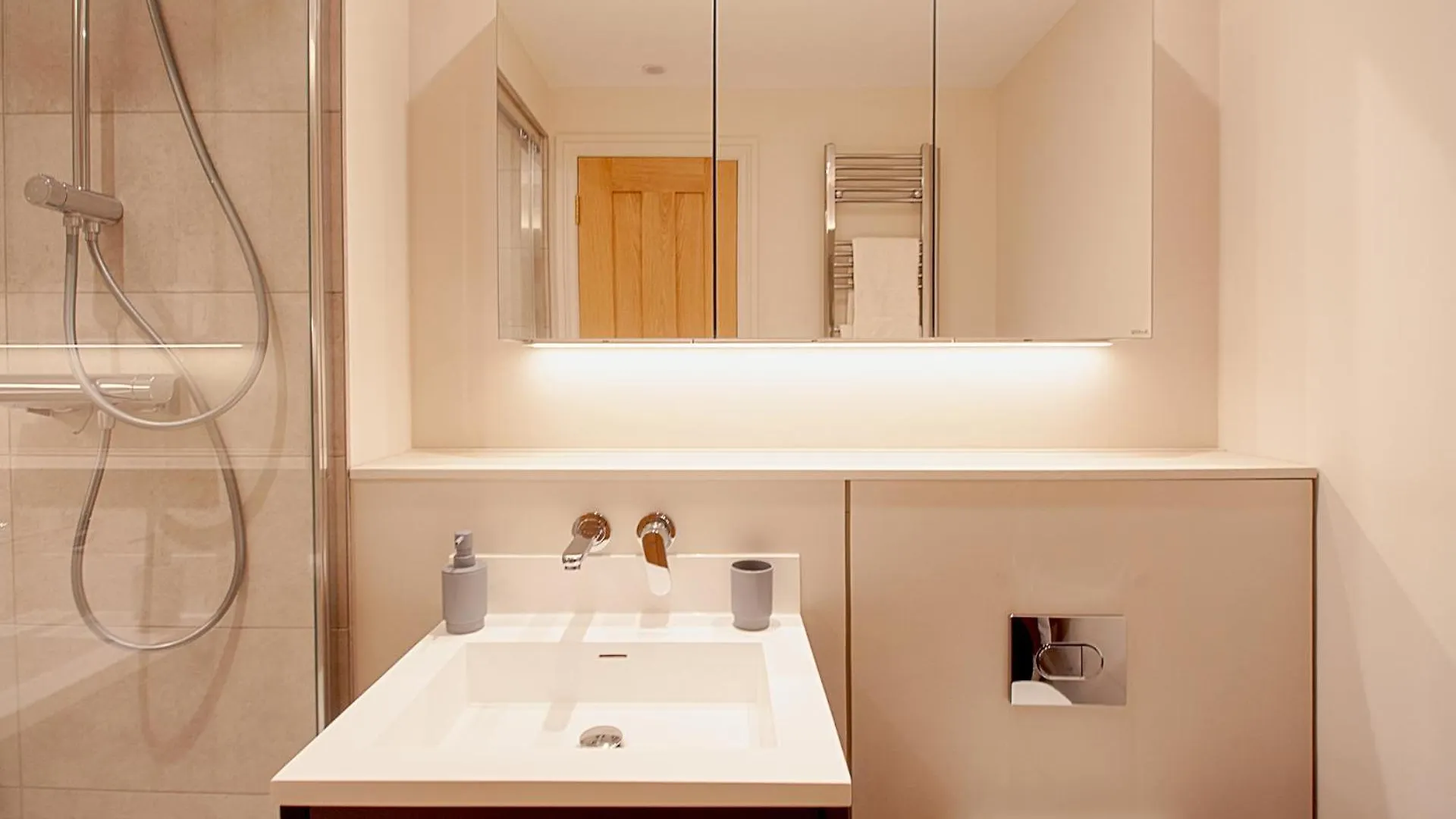 Lovely And Newly Refurbished 2Bd Home Maze Hill London United Kingdom