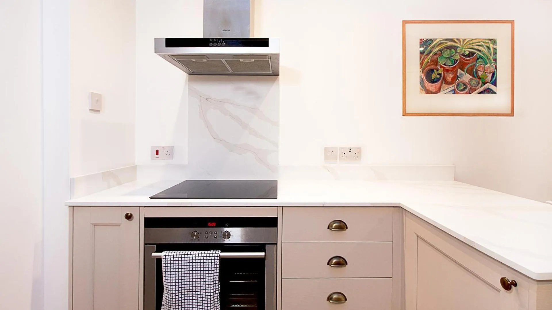 Lovely And Newly Refurbished 2Bd Home Maze Hill London Apartment